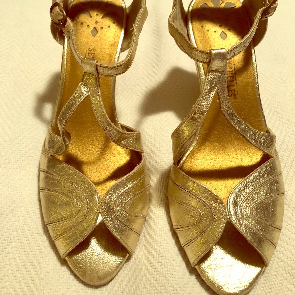 Seychelles gold wedge, ankle strap sandal open toe